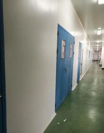 洁净车间彩钢板翻新后墙面整洁光亮